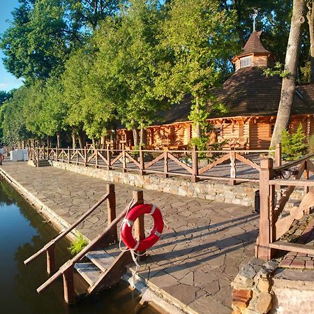 Sherwood Hotel Dolgomostiska エクステリア 写真