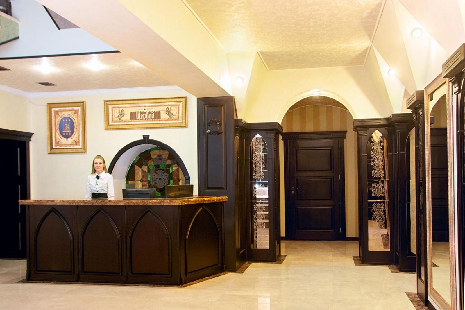 Sherwood Hotel Dolgomostiska エクステリア 写真
