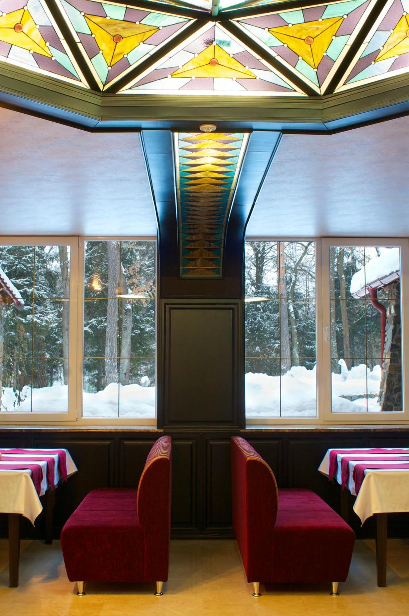 Sherwood Hotel Dolgomostiska エクステリア 写真