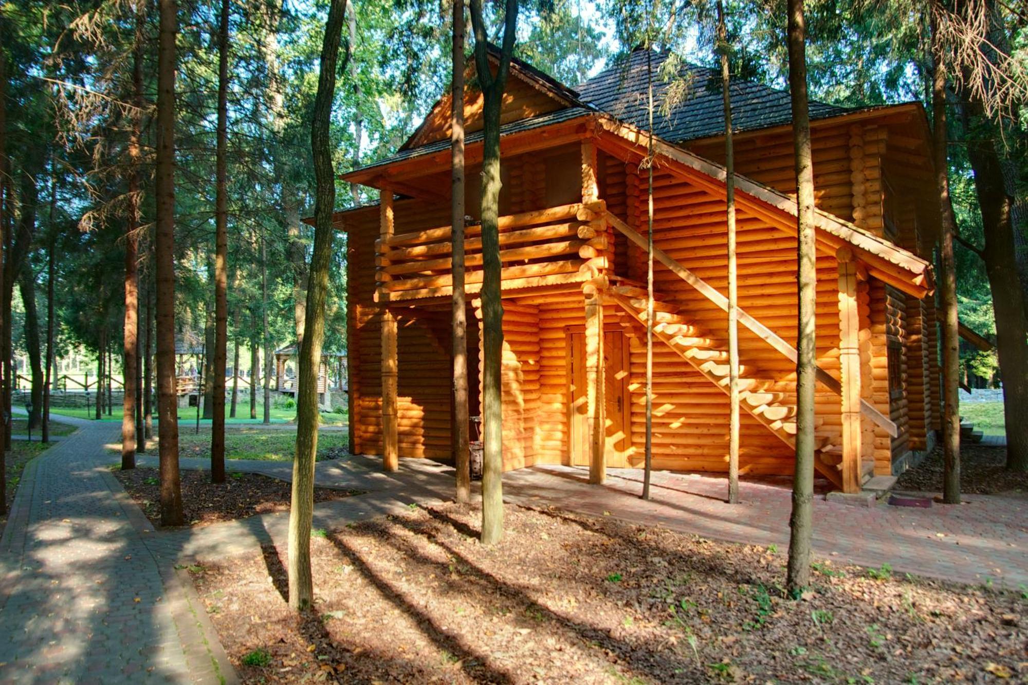 Sherwood Hotel Dolgomostiska エクステリア 写真
