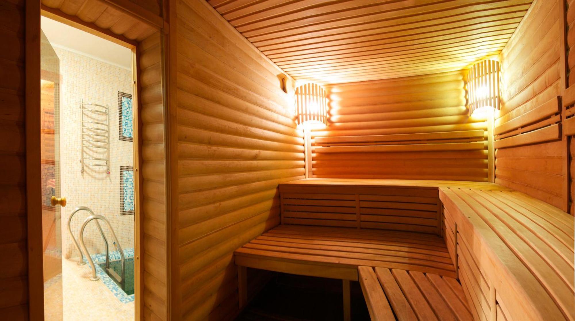 Sherwood Hotel Dolgomostiska エクステリア 写真