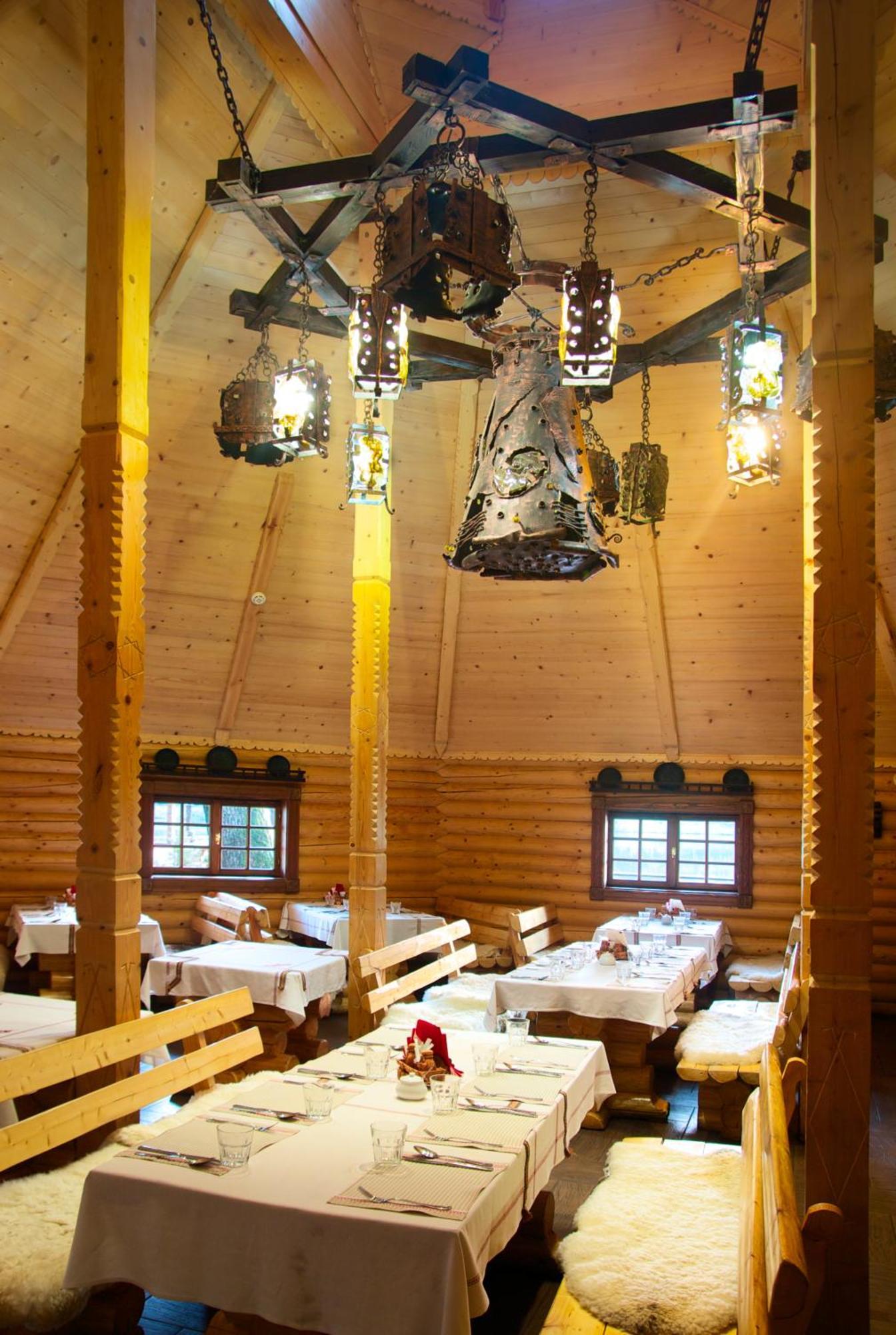 Sherwood Hotel Dolgomostiska エクステリア 写真