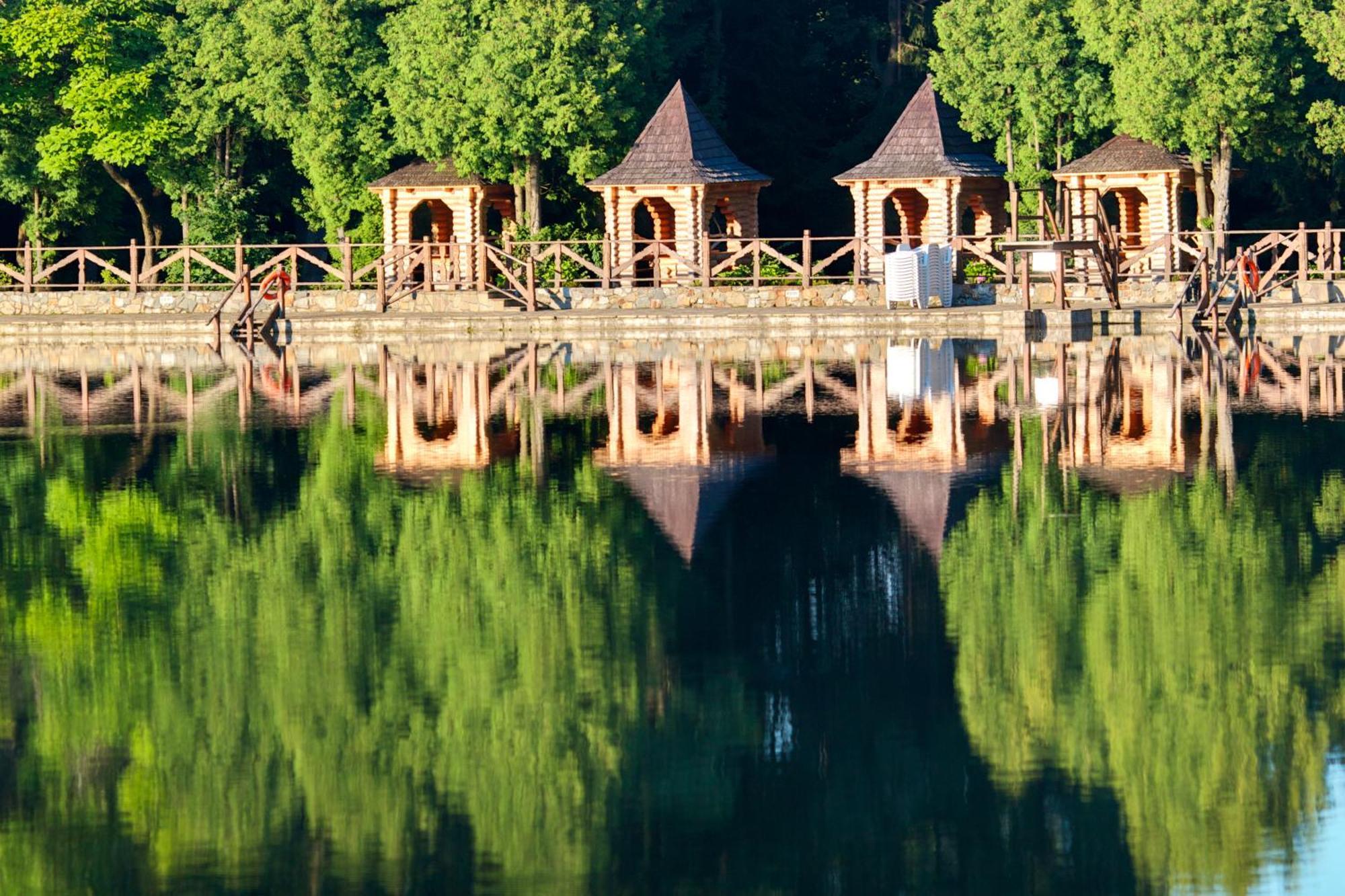 Sherwood Hotel Dolgomostiska エクステリア 写真