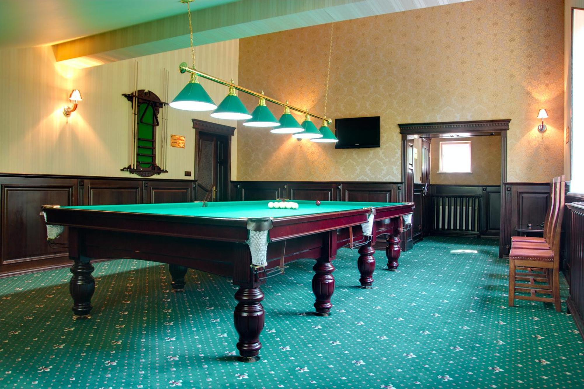 Sherwood Hotel Dolgomostiska エクステリア 写真
