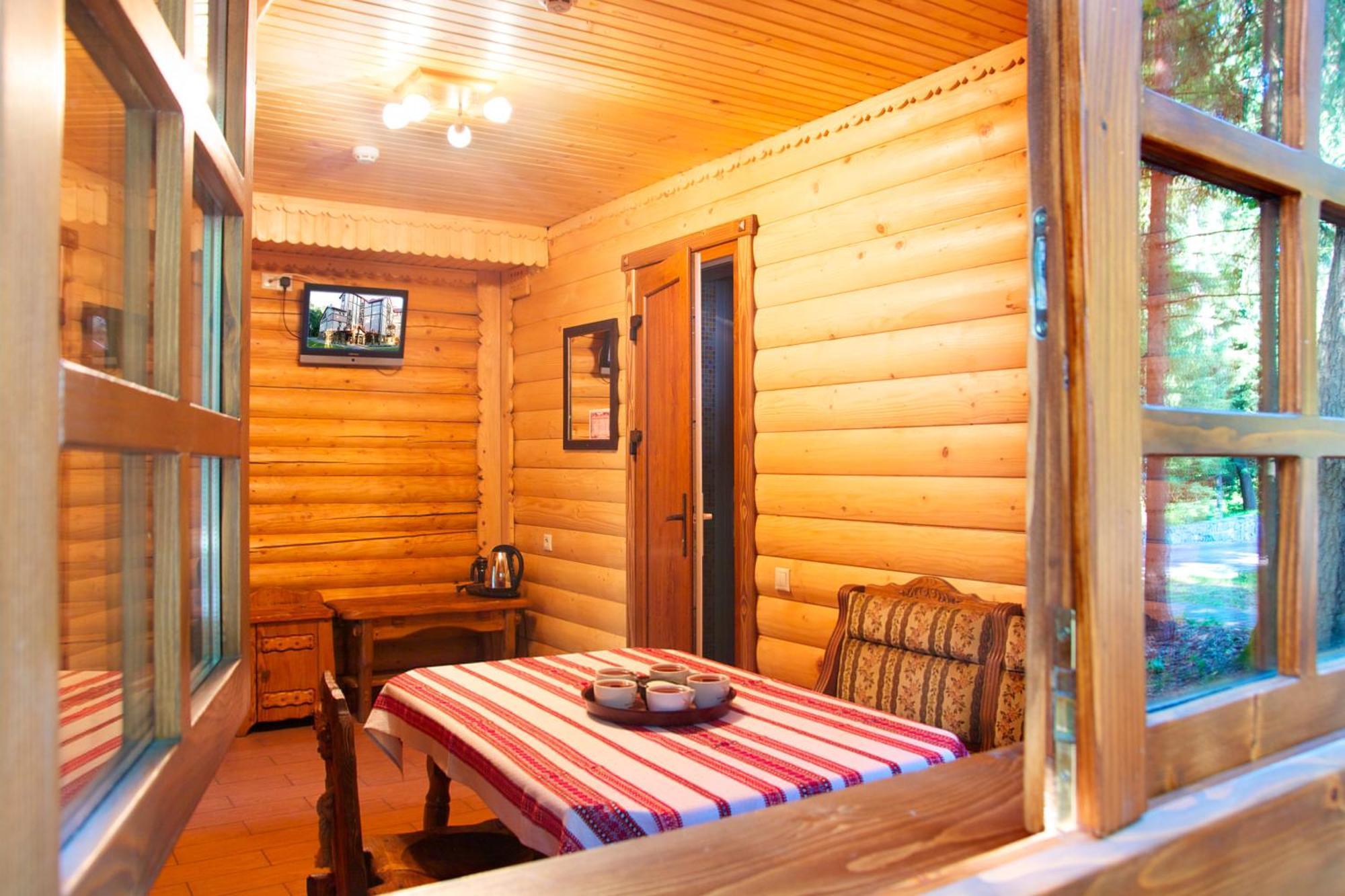 Sherwood Hotel Dolgomostiska エクステリア 写真