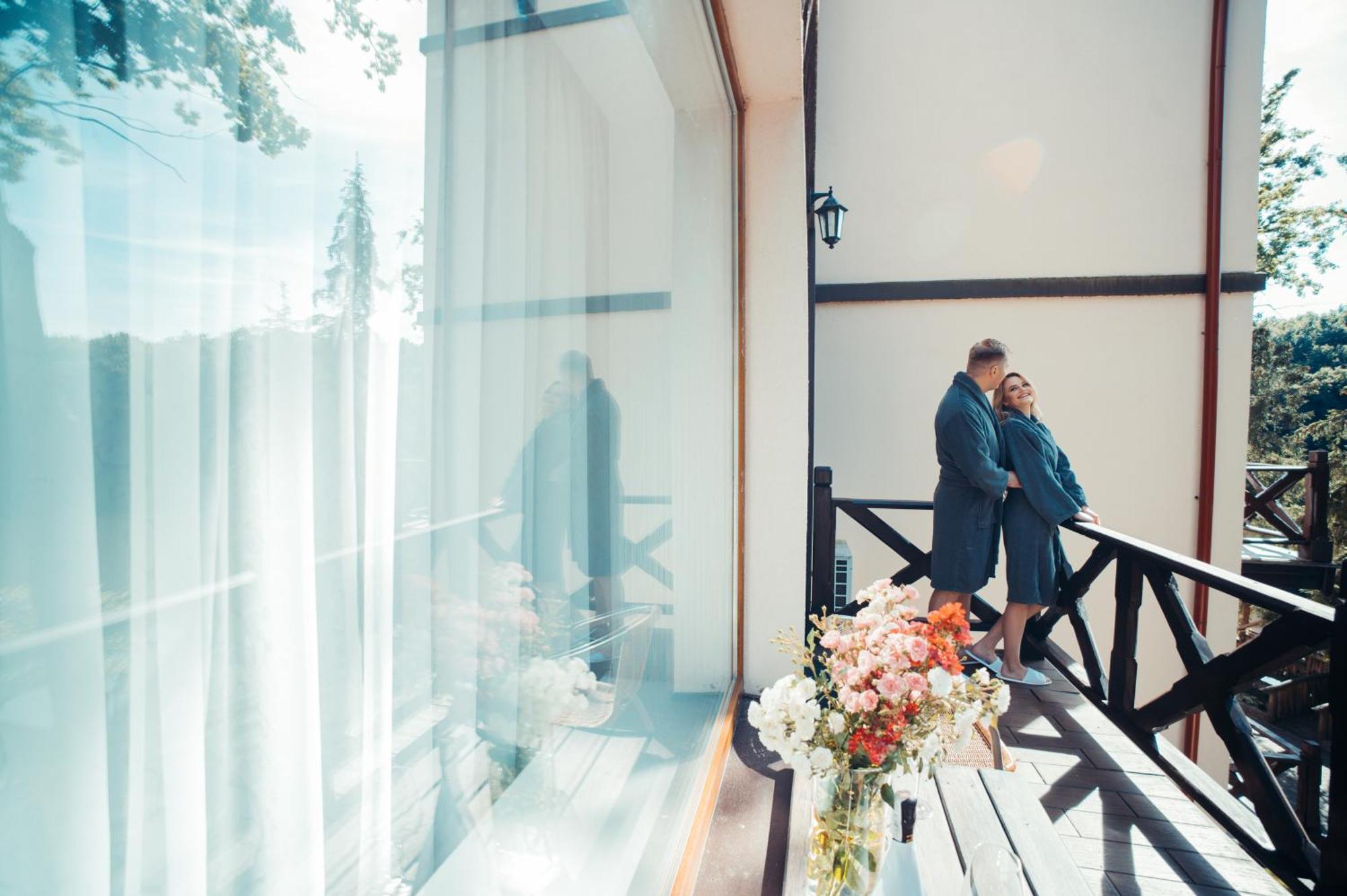 Sherwood Hotel Dolgomostiska エクステリア 写真