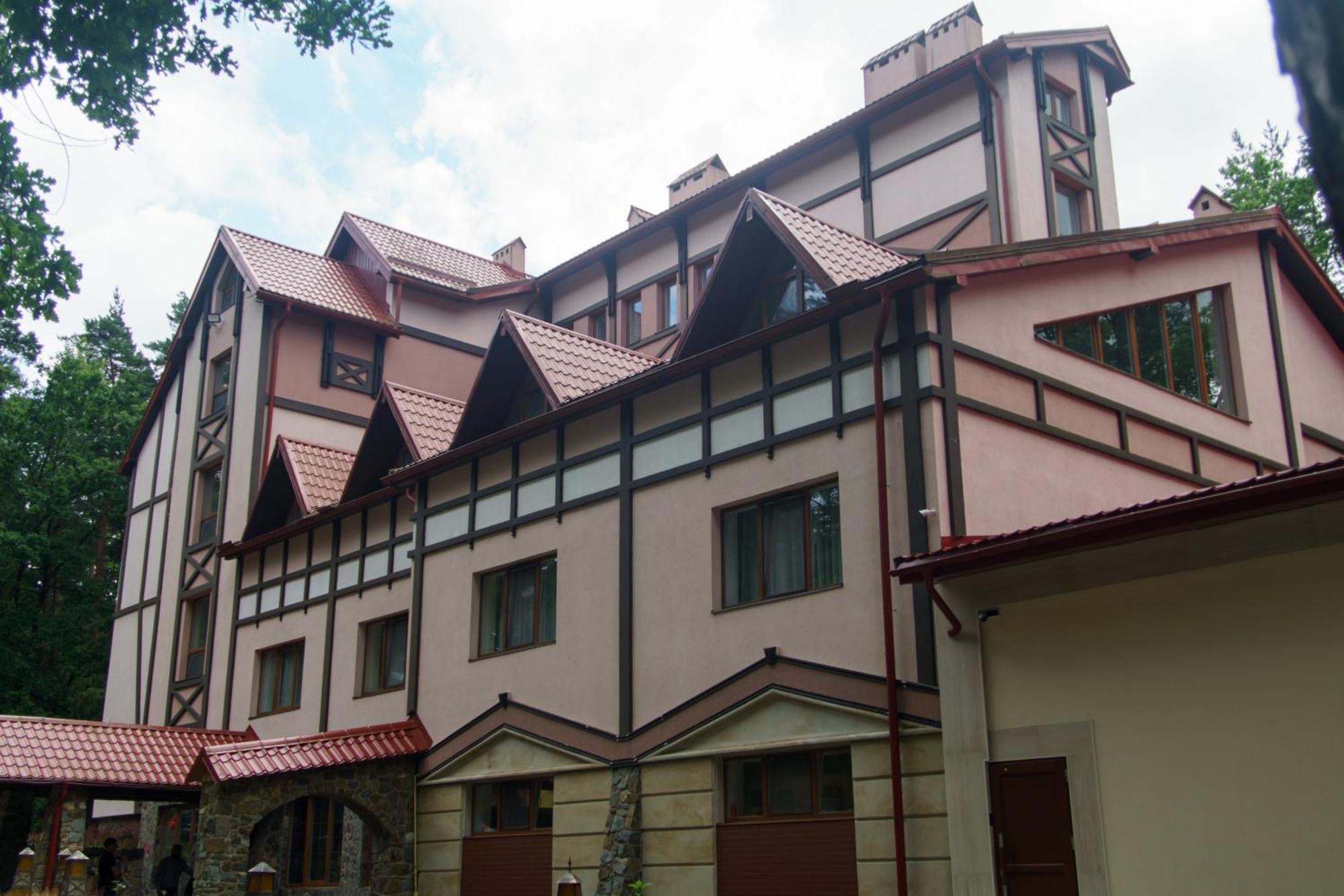 Sherwood Hotel Dolgomostiska エクステリア 写真