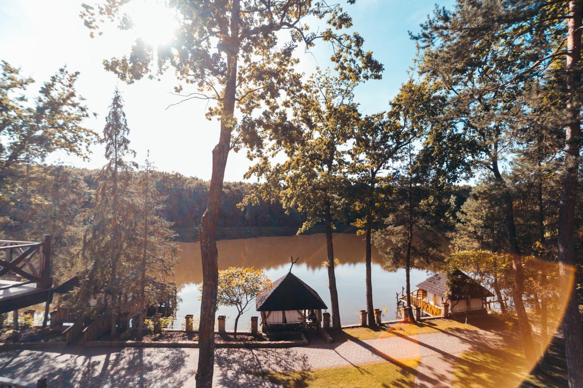 Sherwood Hotel Dolgomostiska エクステリア 写真